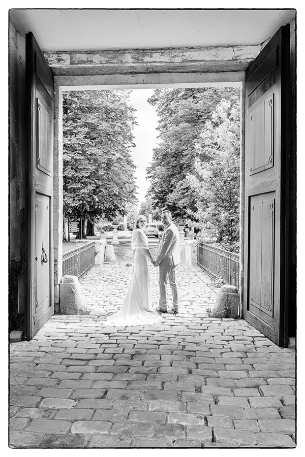 Sophie et Laurent au crépuscule au Domaine du Parc à Pontcarré